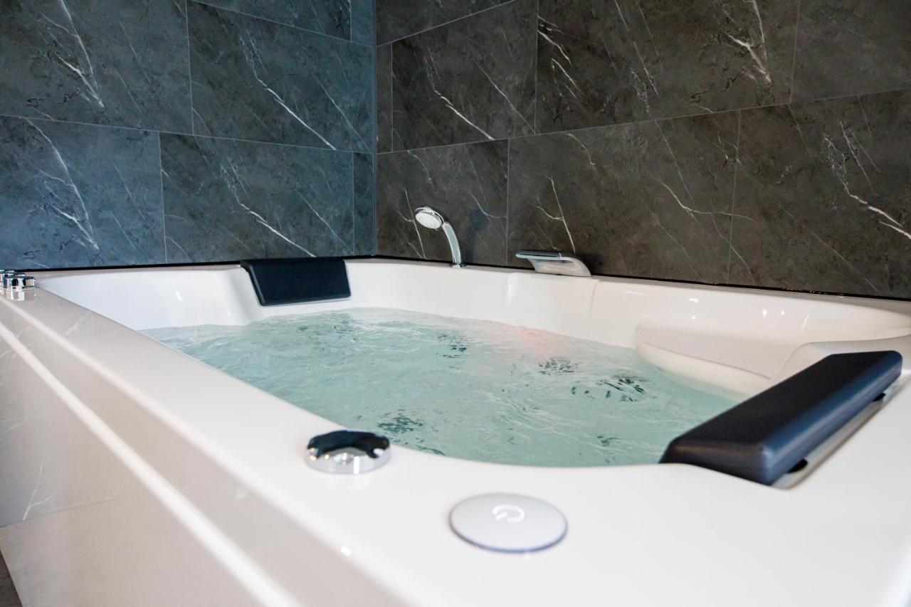 Spa & Detente - Suite Privee - Tours - Netflix Buitenkant foto